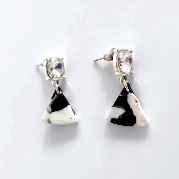 Vintage Lightweight Rhinestone Acrylic Black, Grey/Pinkish White Dangle Earrings - Picture 5 of 8